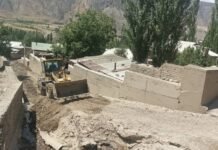 В селе Мадм Айнинского района сель накрыл несколько домов